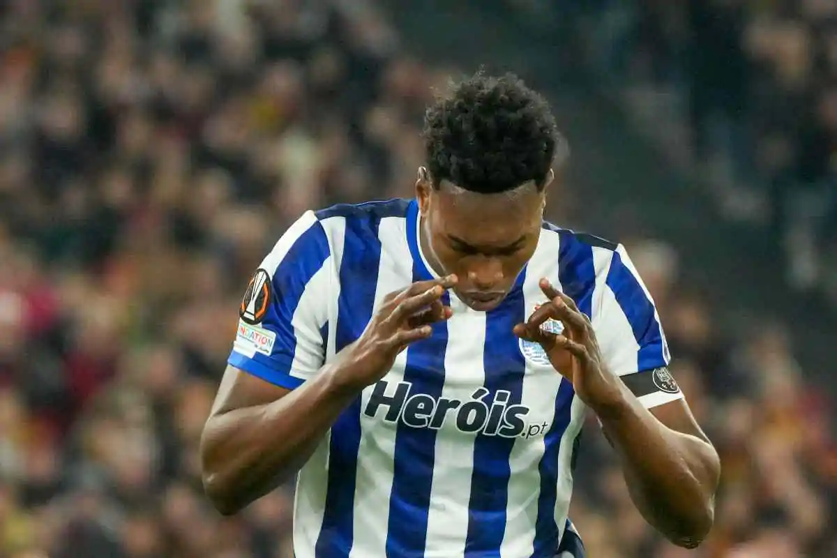 Aghelowa esulta dopo una rete