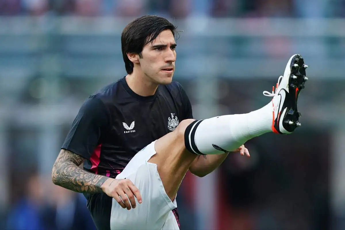 Tonali si riscalda con il Newcastle