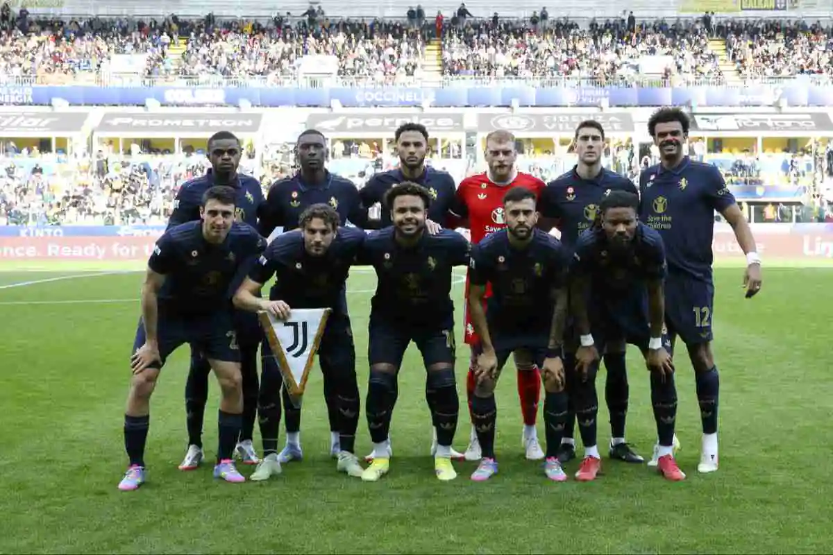Giocatori Juventus in posa per la foto