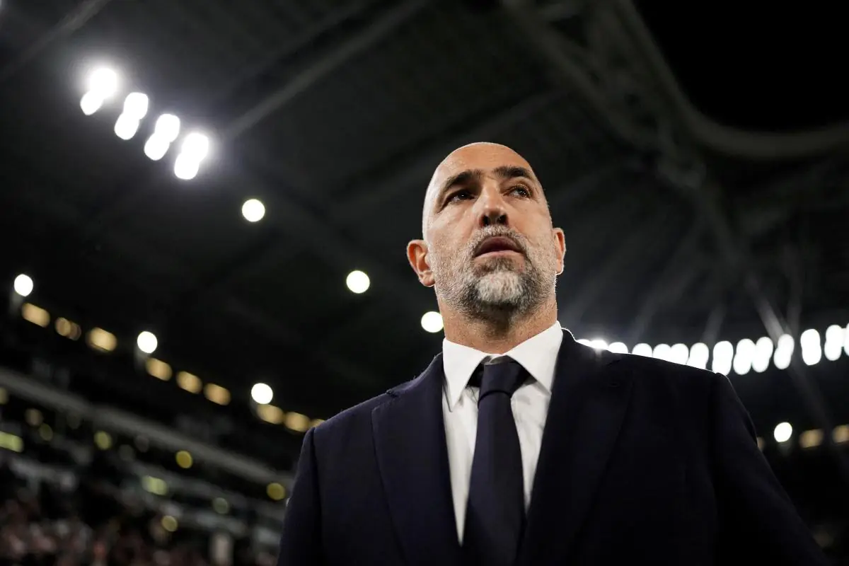 Tudor osserva all'interno dell'Allianz Stadium