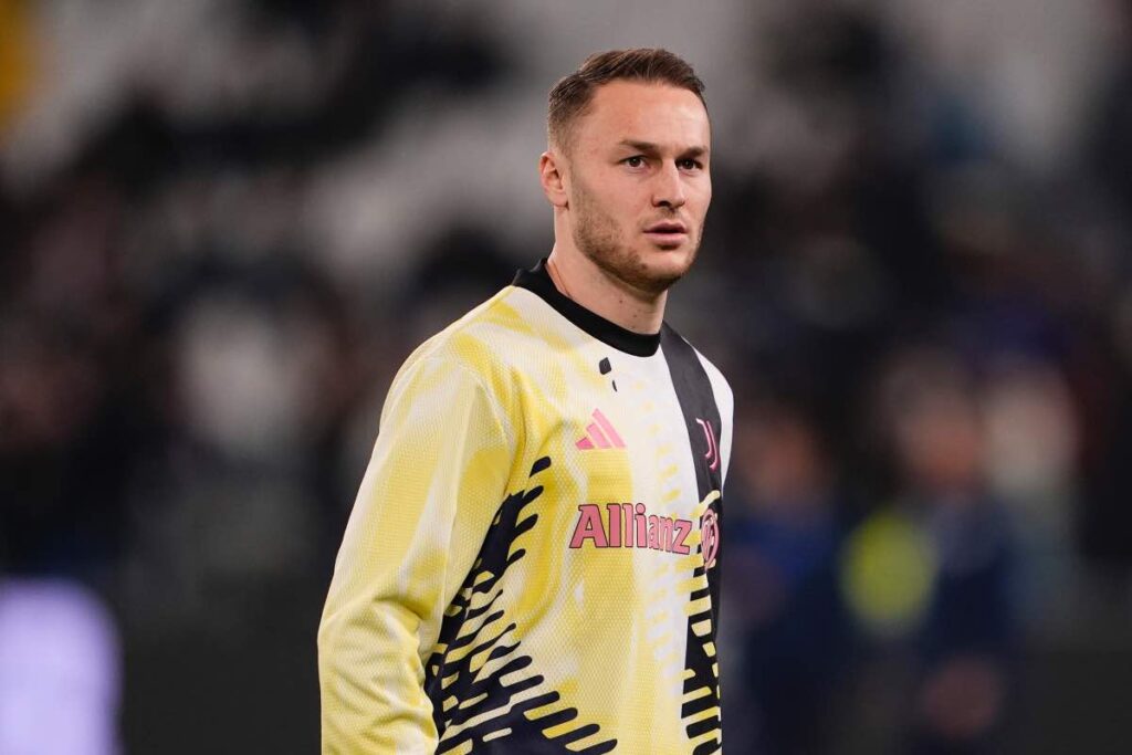 Teun Koopmeiners si riscalda prima della partita