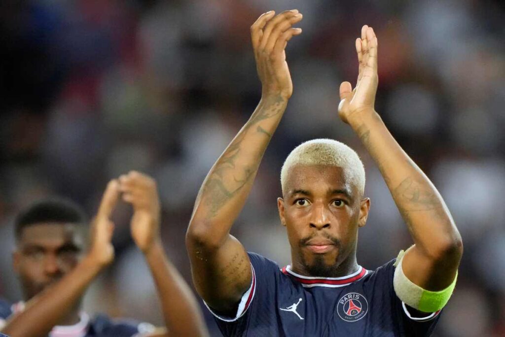 Kimpembe applaude il pubblico
