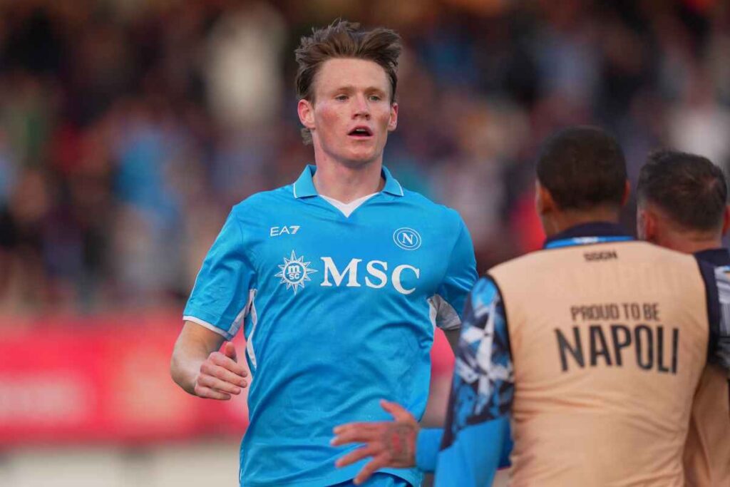 Scott McTominay esulta