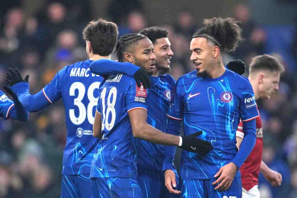 Nkunku insieme ai compagni del Chelsea