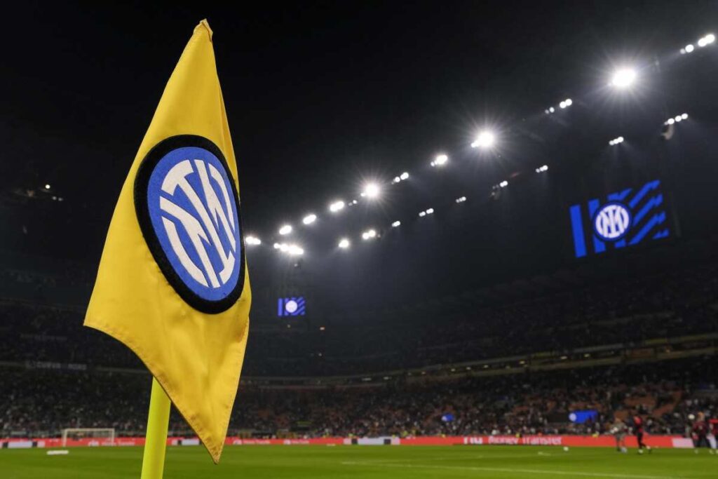 Stadio San Siro e bandiera dell'Inter