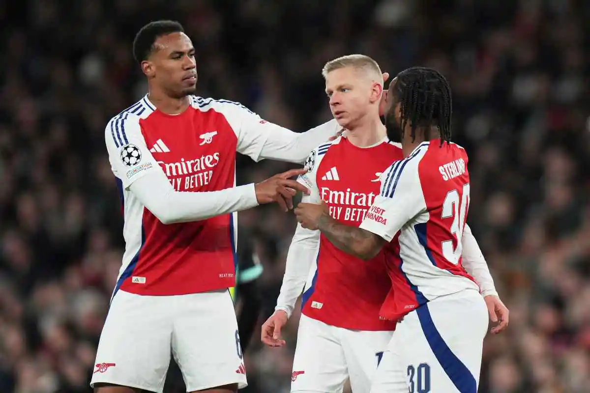 Zinchenko insieme ad alcuni compagni