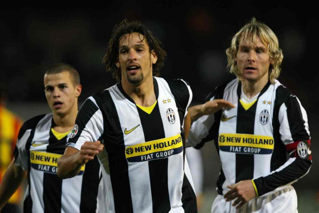 Giovinco a sinistra, Amauri al centro e Nedved a destra in campo con la maglia della Juventus