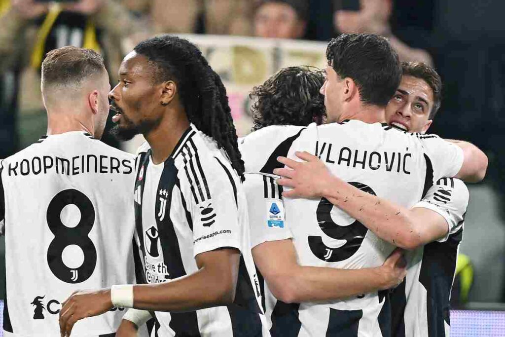 giocatori juventus che esultano