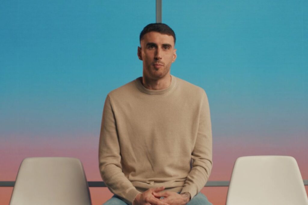 Muratore durante un'intervista