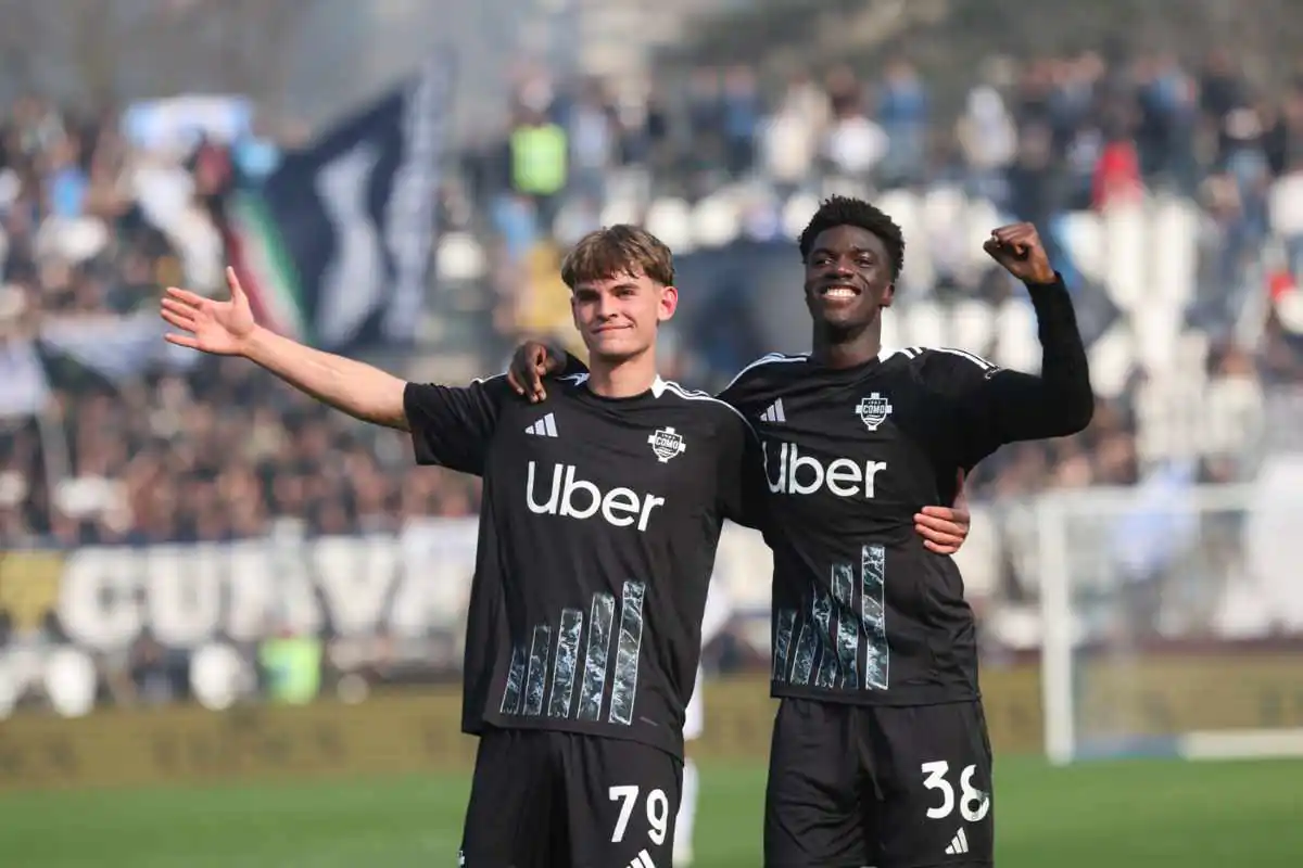 Nico Paz esulta con Diao