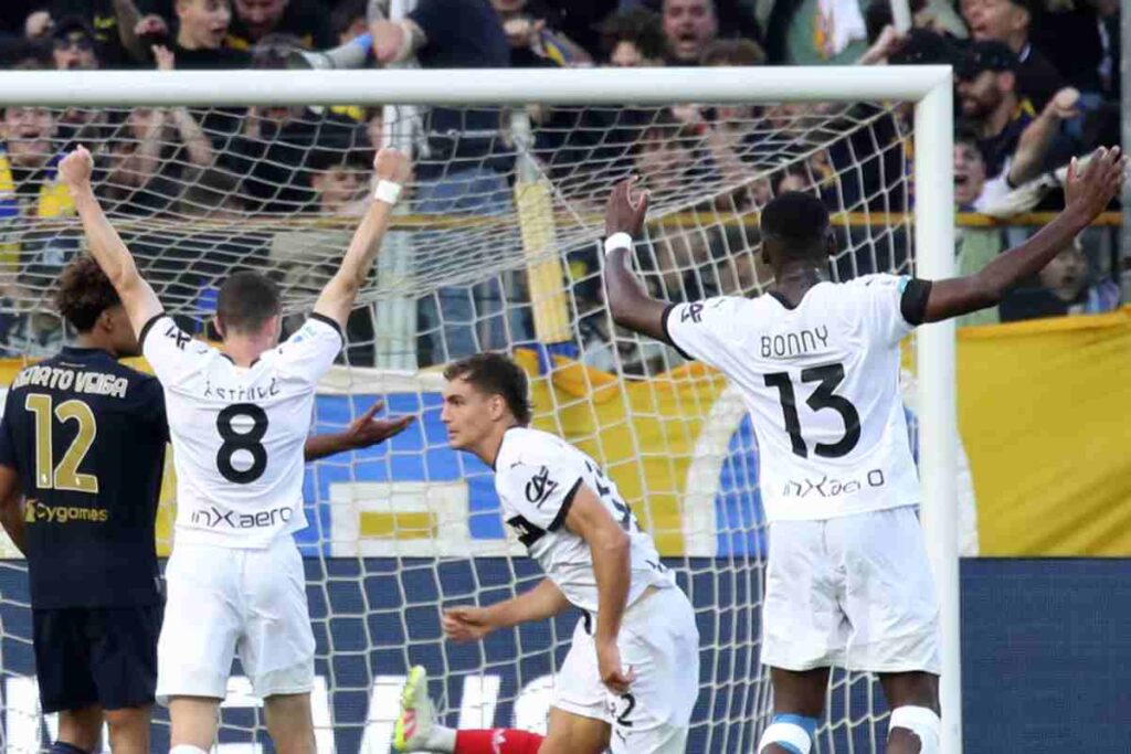 Il Parma esulta contro la Juventus