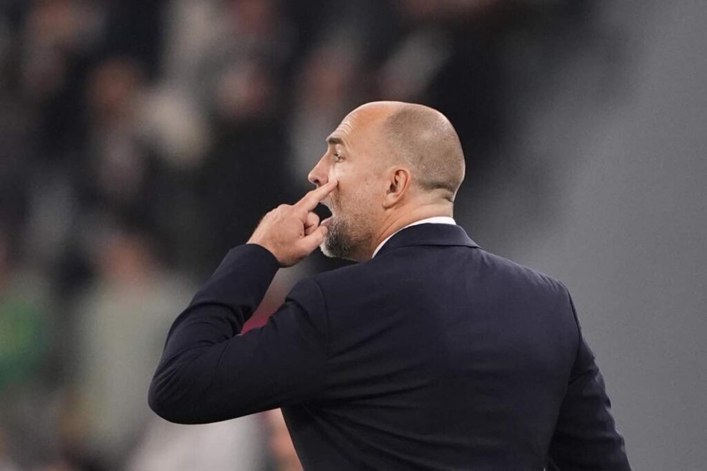 Tudor urla a bordocampo