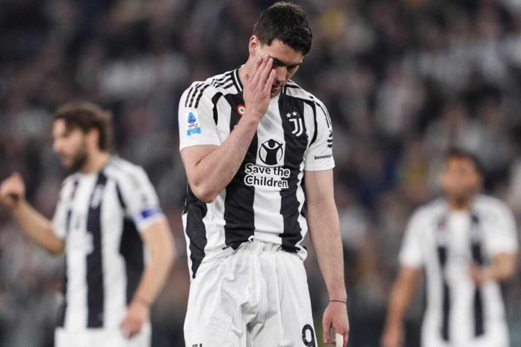 Vlahovic a testa bassa