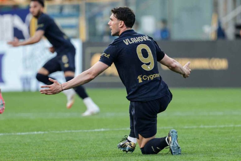 vlahovic in ginocchio