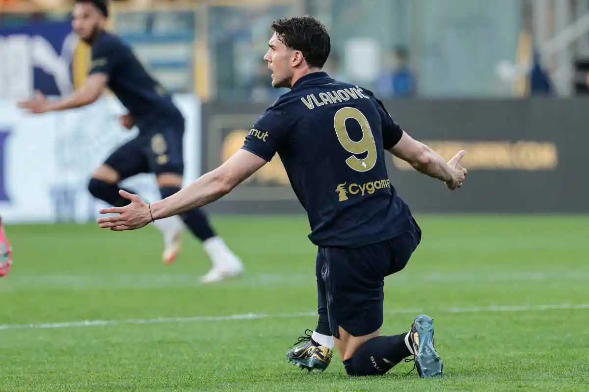 vlahovic in ginocchio