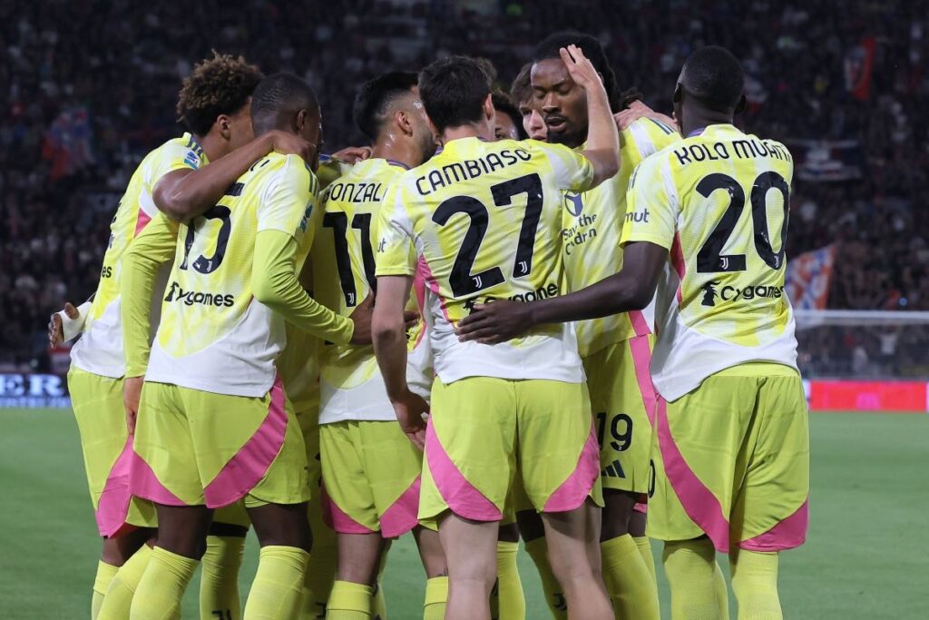 Gruppo Juve in abbraccio