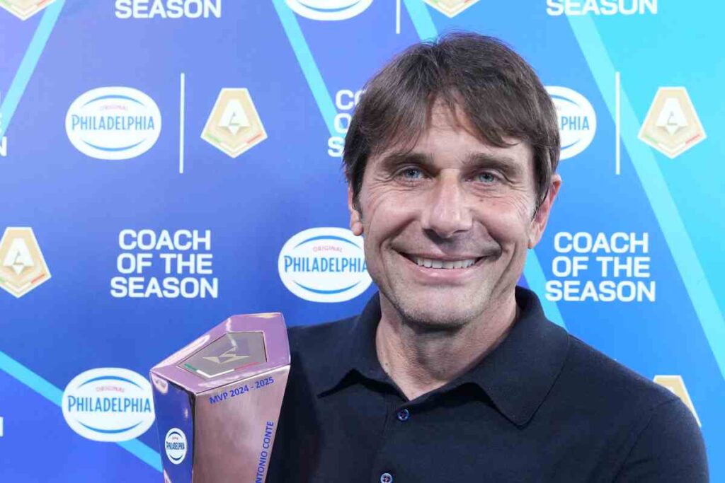 Conte sorridente in primo piano