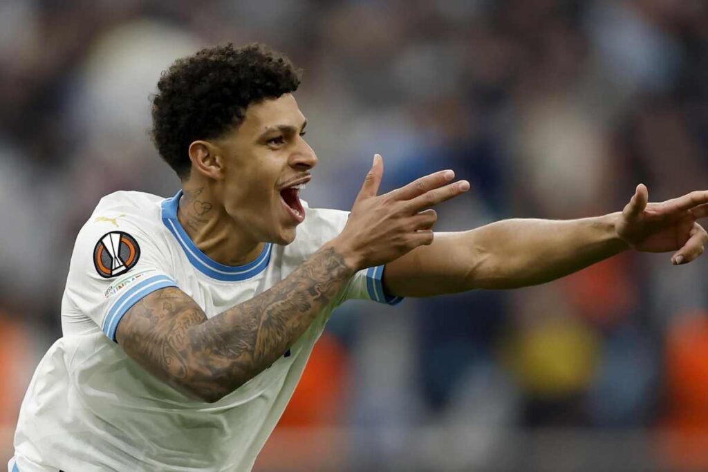 Luis Henrique esulta dopo una rete