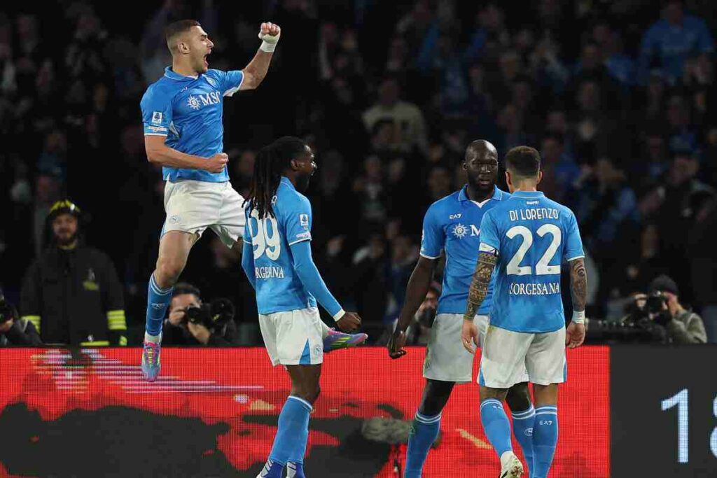 Lukaku esulta con i compagni