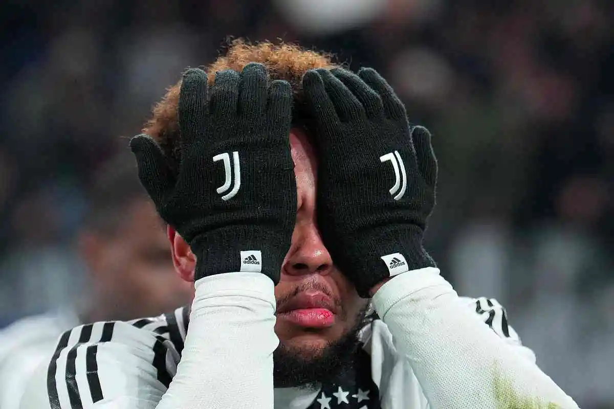 McKennie con le mani in faccia