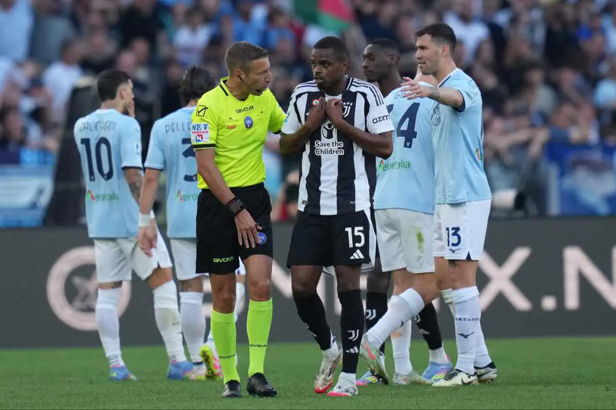 Squalifica Kalulu, il francese torna per la prima volta sull'espulsione contro la Lazio: il messaggio social