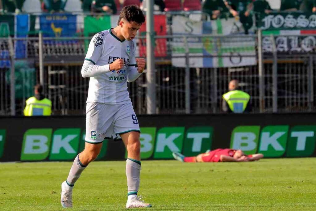 Pietrelli esulta dopo un gol