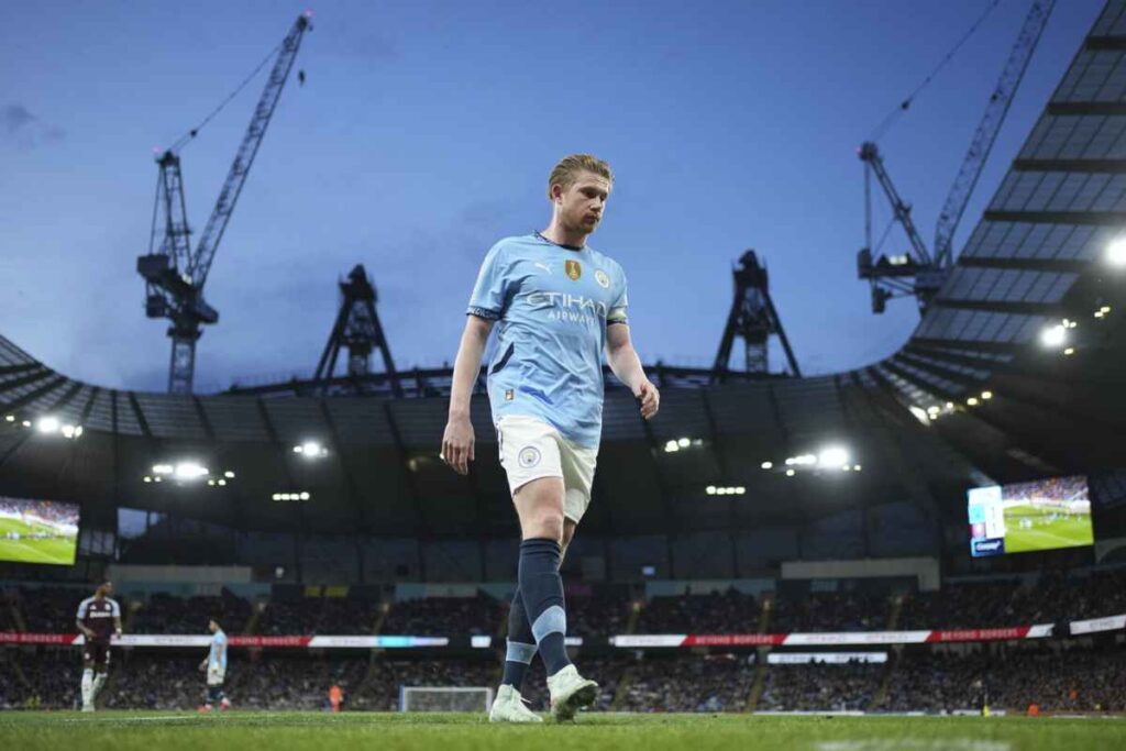 De Bruyne in campo con indosso la maglia del Manchester City