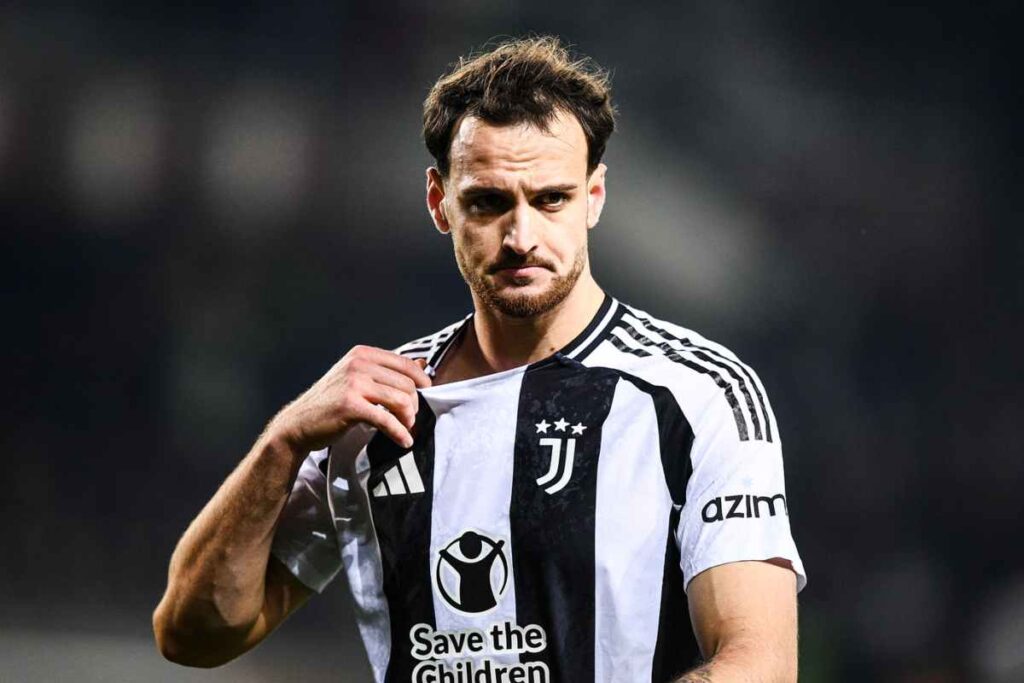 Gatti contrariato con indosso la maglia della Juventus