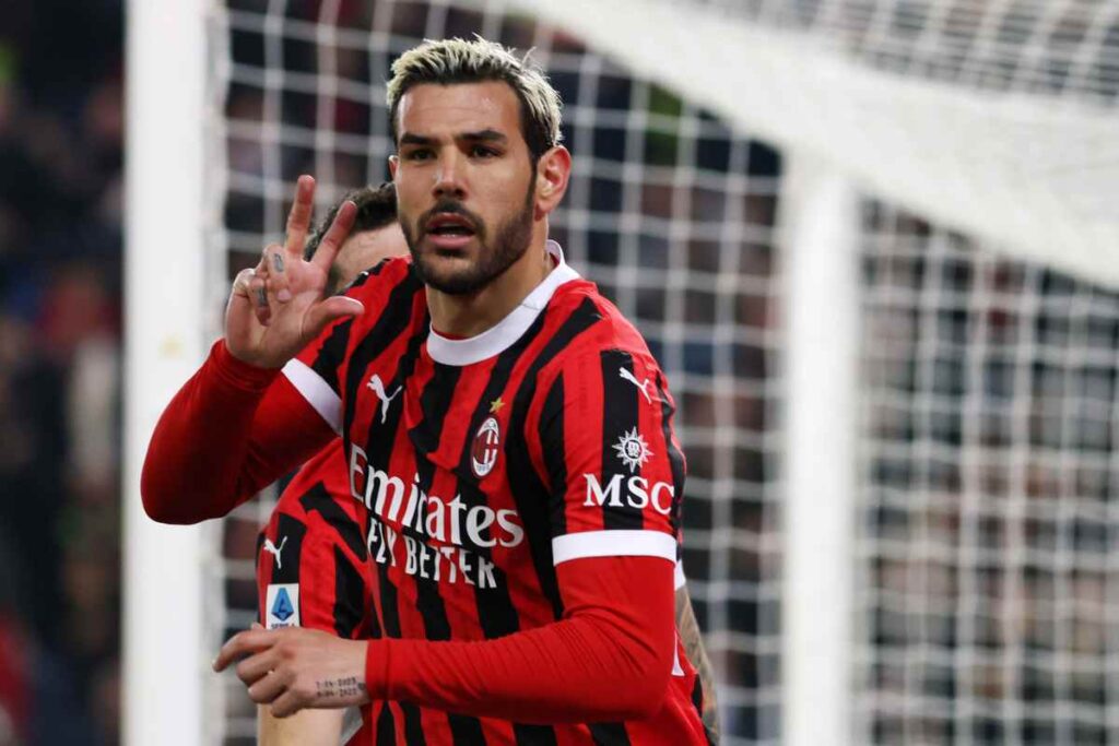 Theo Hernandez esulta