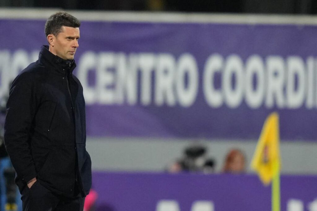 Thiago Motta osserva da bordo campo