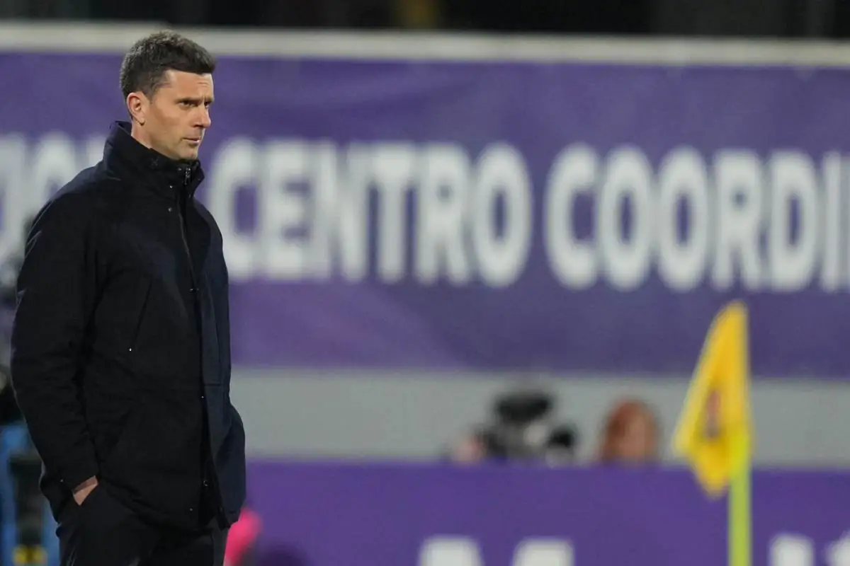 Thiago Motta osserva da bordo campo