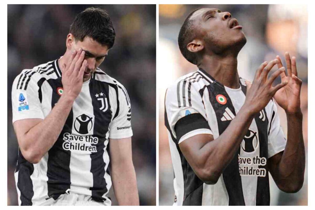 Vlahovic a sinistra e Kolo Muani a destra sconsolati in campo con la maglia della Juventus