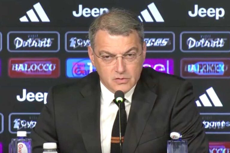 Comolli in conferenza con la Juve