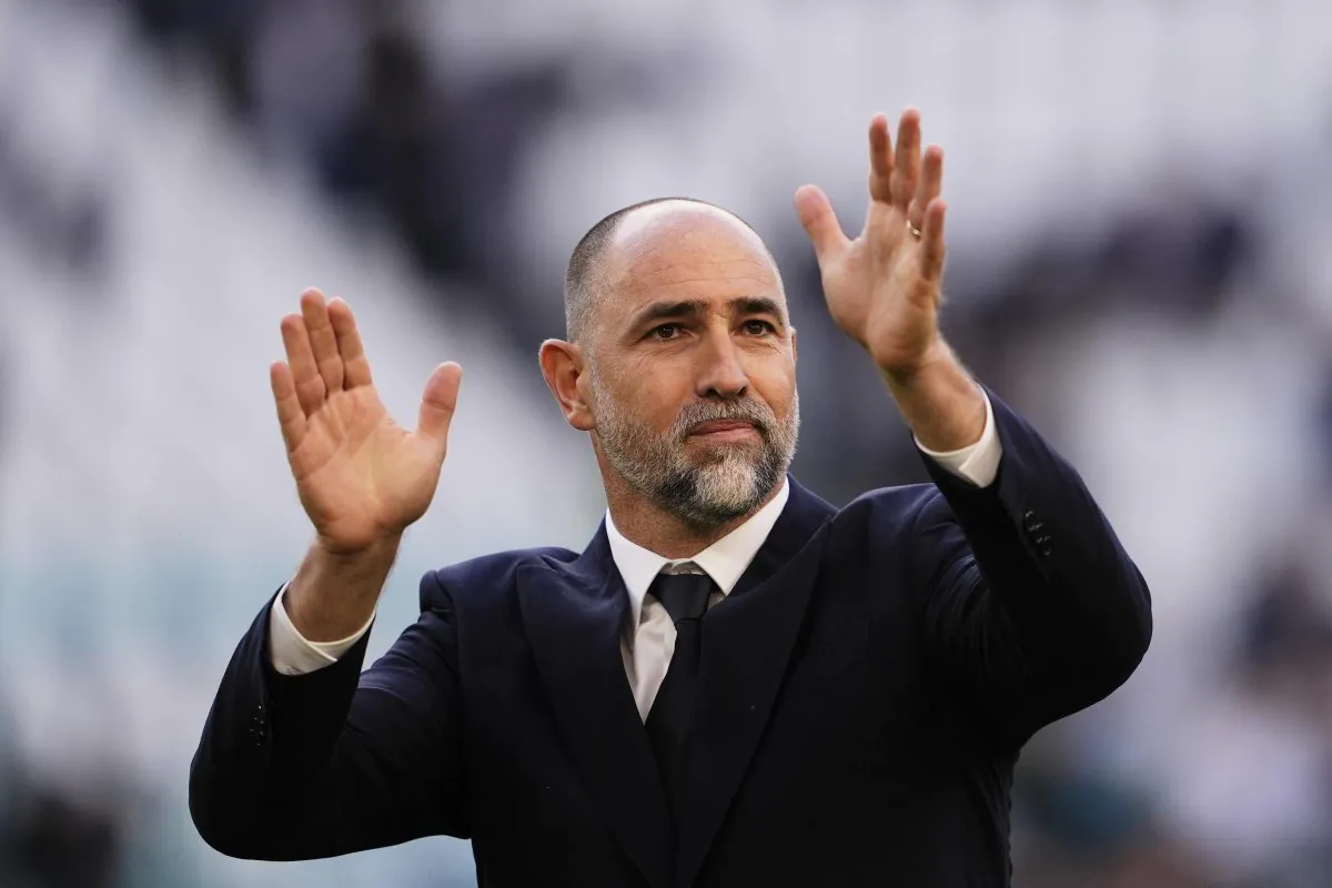 Igor Tudor saluta i tifosi della Juventus