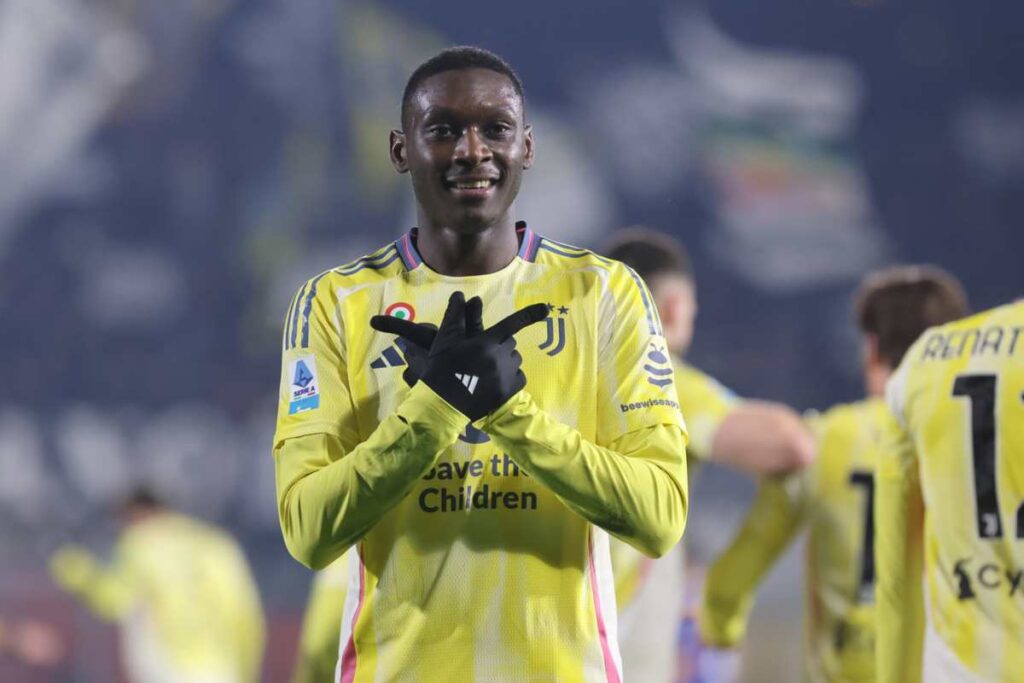 Kolo Muani sorridente