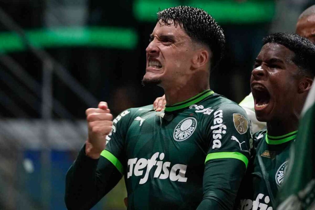 Piquerez esulta dopo una rete