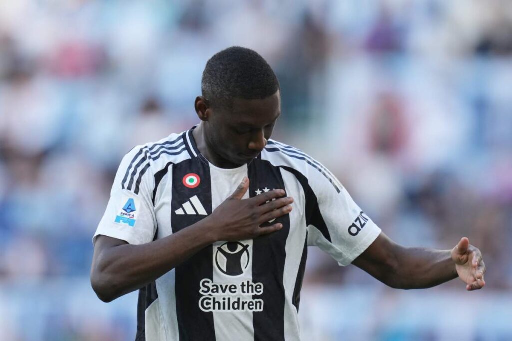 Kolo Muani esulta dopo il gol alla Lazio