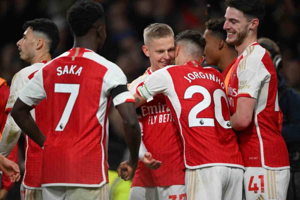 Zinchenko esulta con i compagni