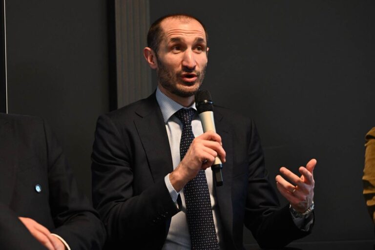 Chiellini che parla alla Juventus