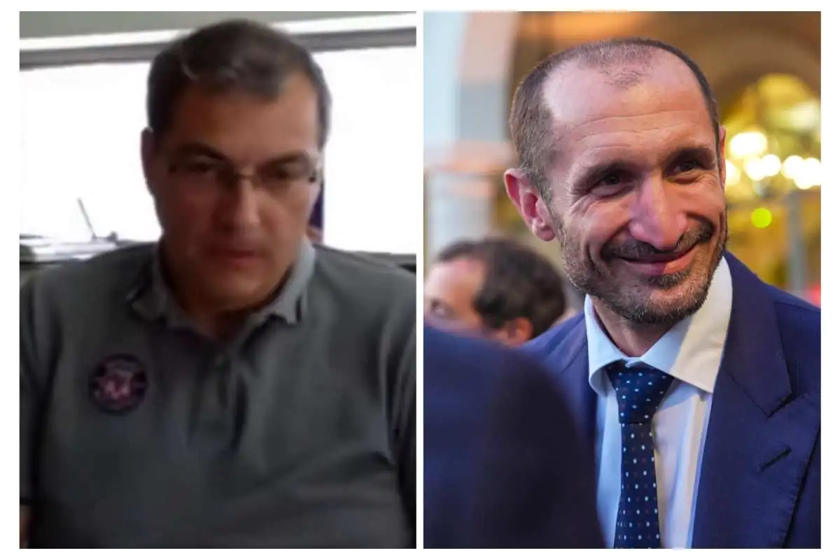 Comolli a sinistra e Chiellini a destra sorridente