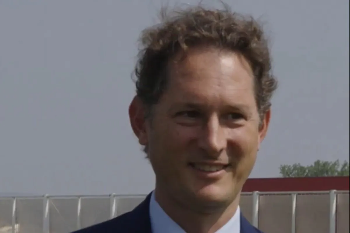 Elkann sorridente alla Continassa