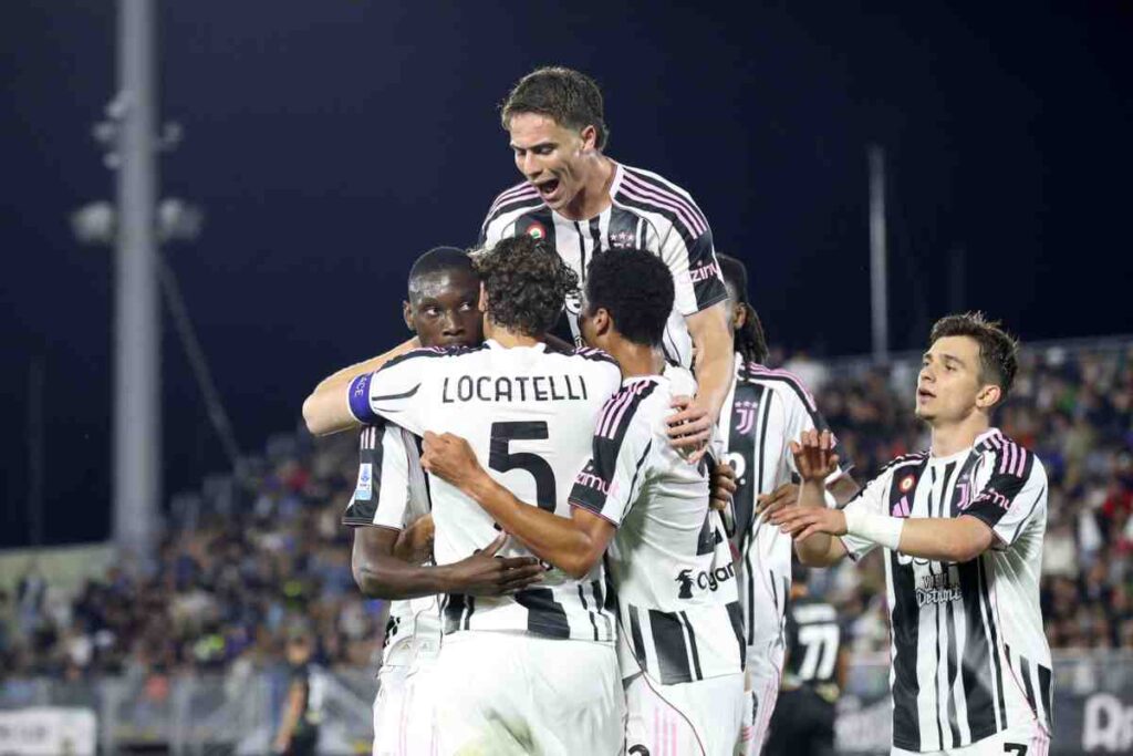 La Juventus festeggia in gruppo dopo un gol