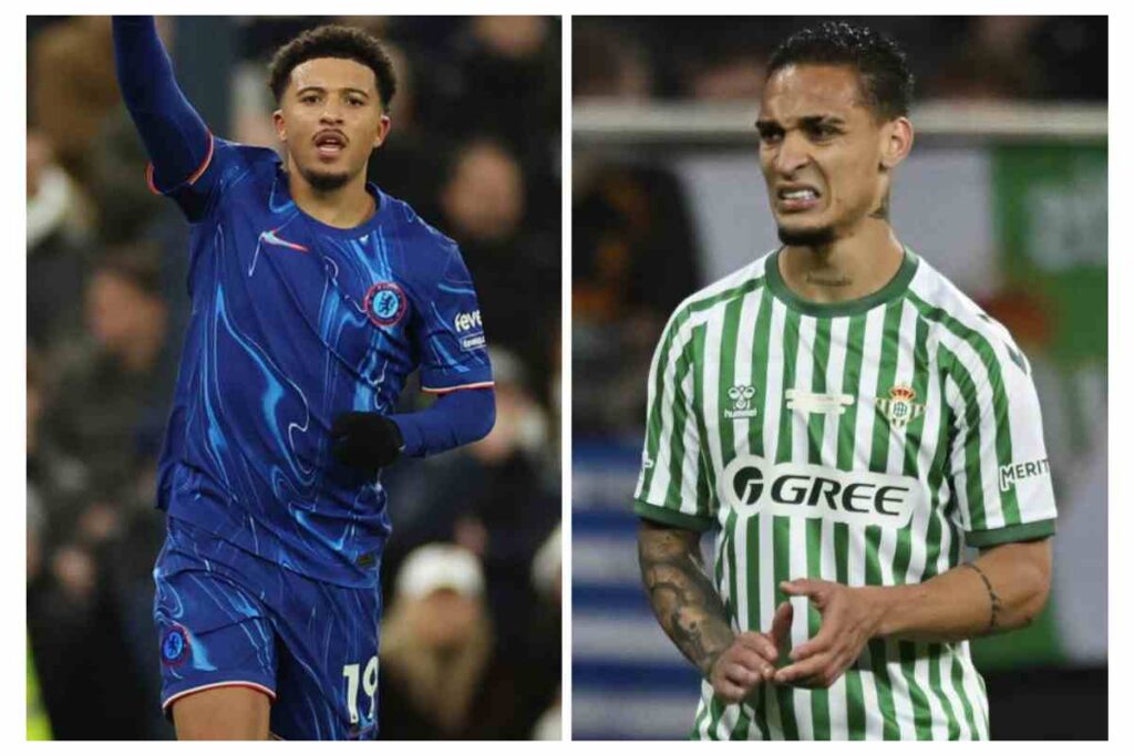 Sancho a sinistra in campo con la maglia del Chelsea e Antony a destra con quella del Betis Siviglia