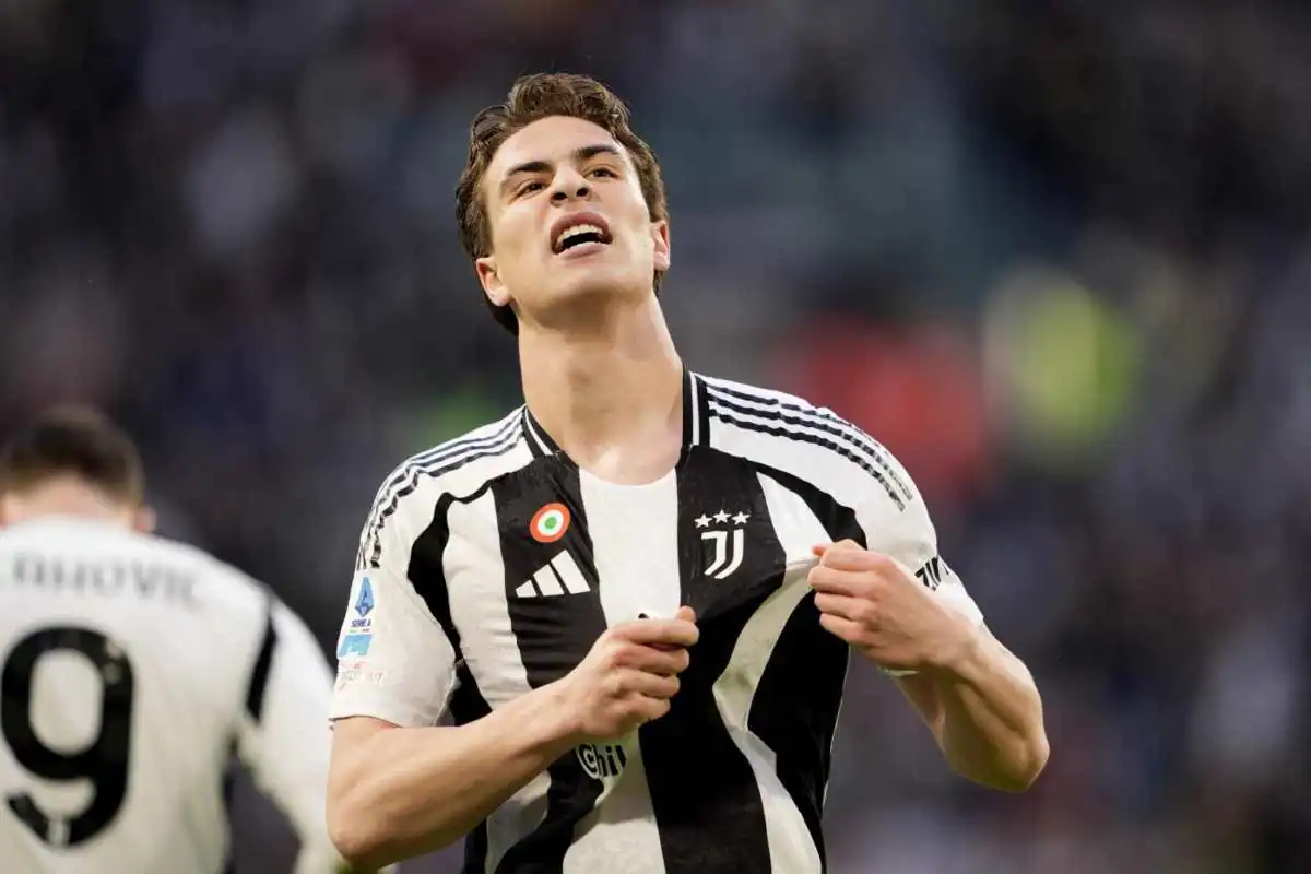 Yildiz esulta mostrando lo stemma della Juventus