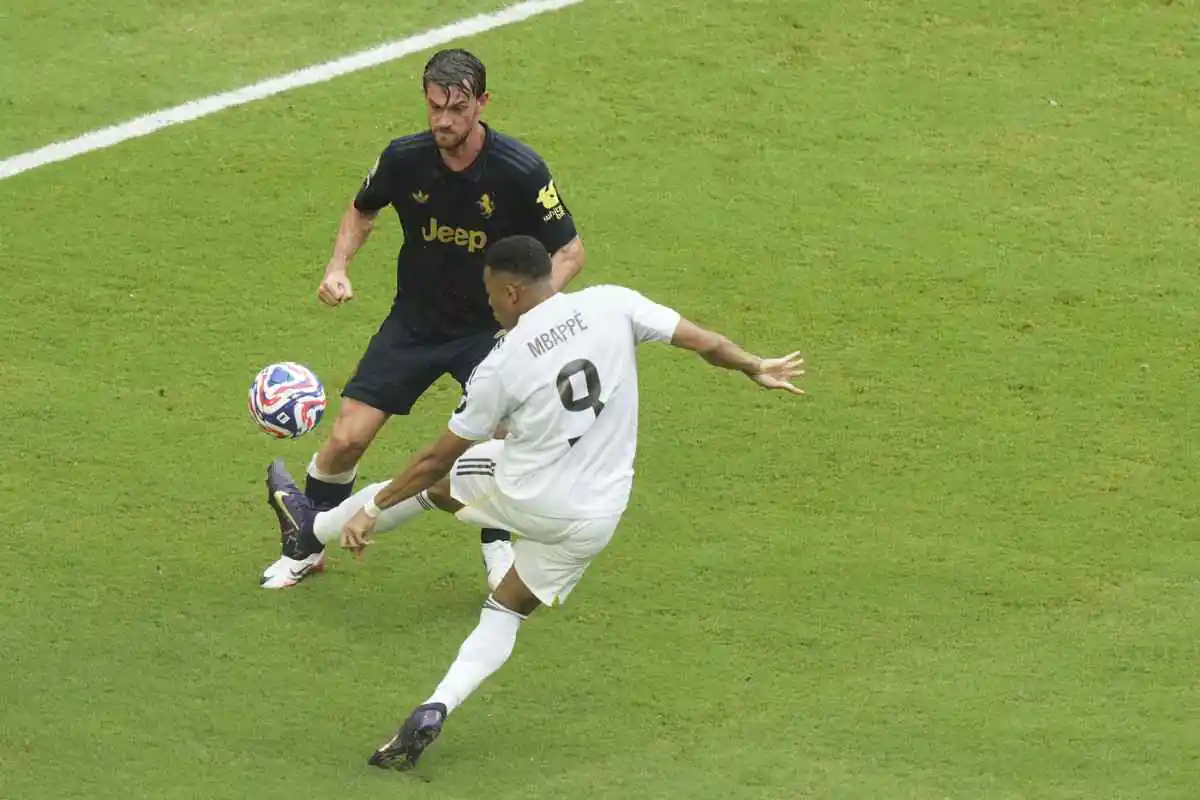 Daniele Rugani in azione al Mondiale