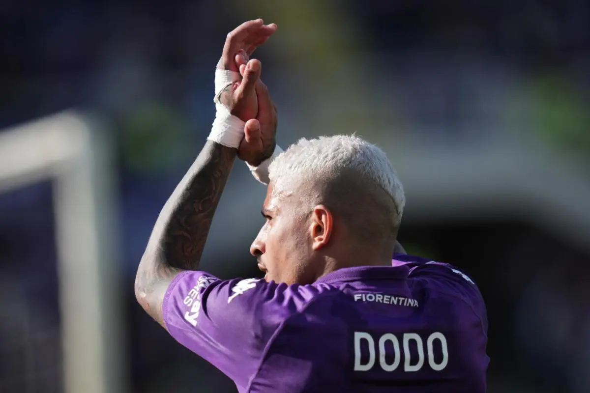 Dodo con la maglia della Fiorentina