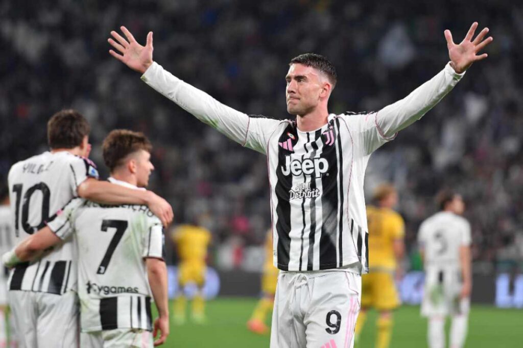 Dusan Vlahovic festeggia