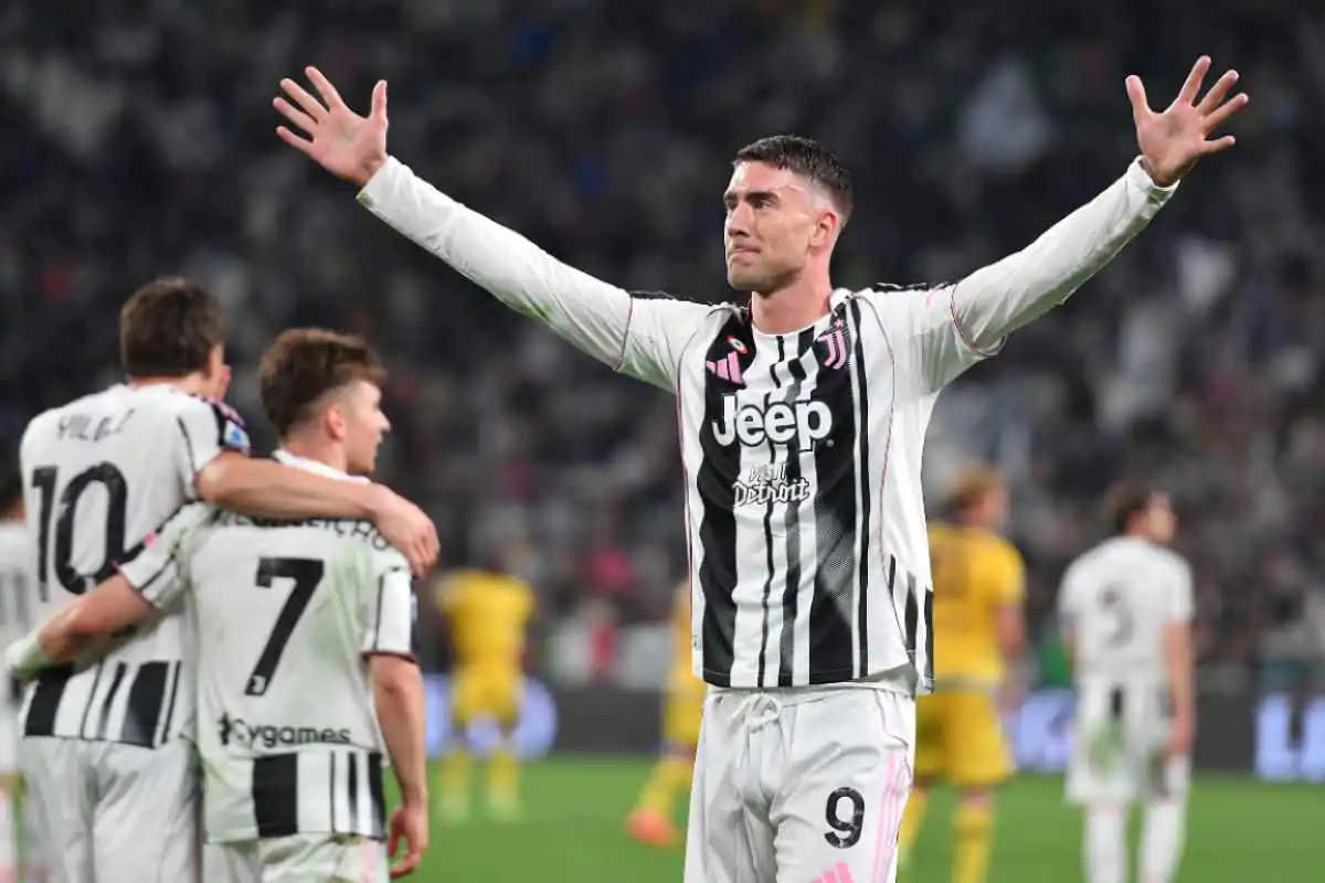 Dusan Vlahovic festeggia