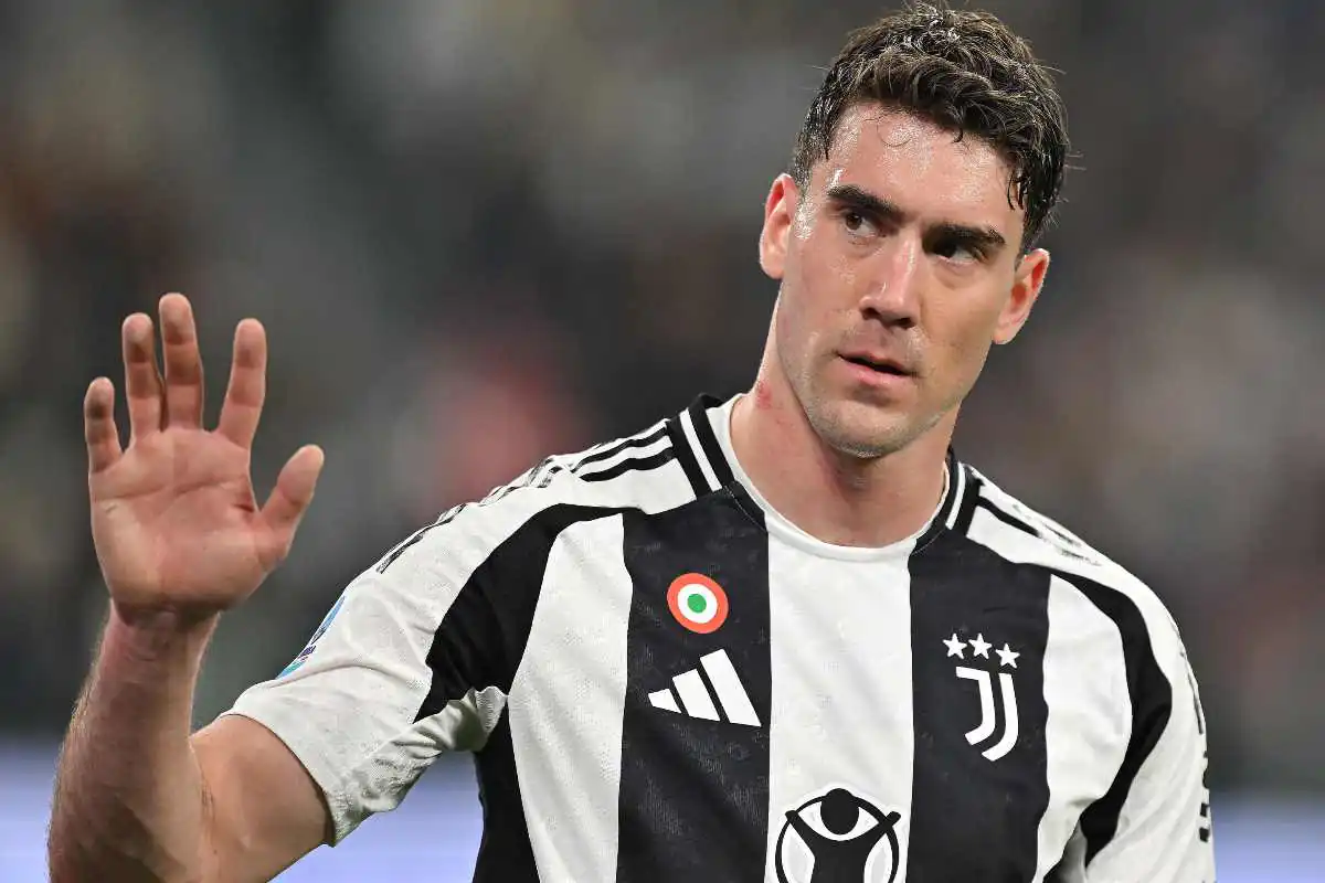 Dusan Vlahovic saluta