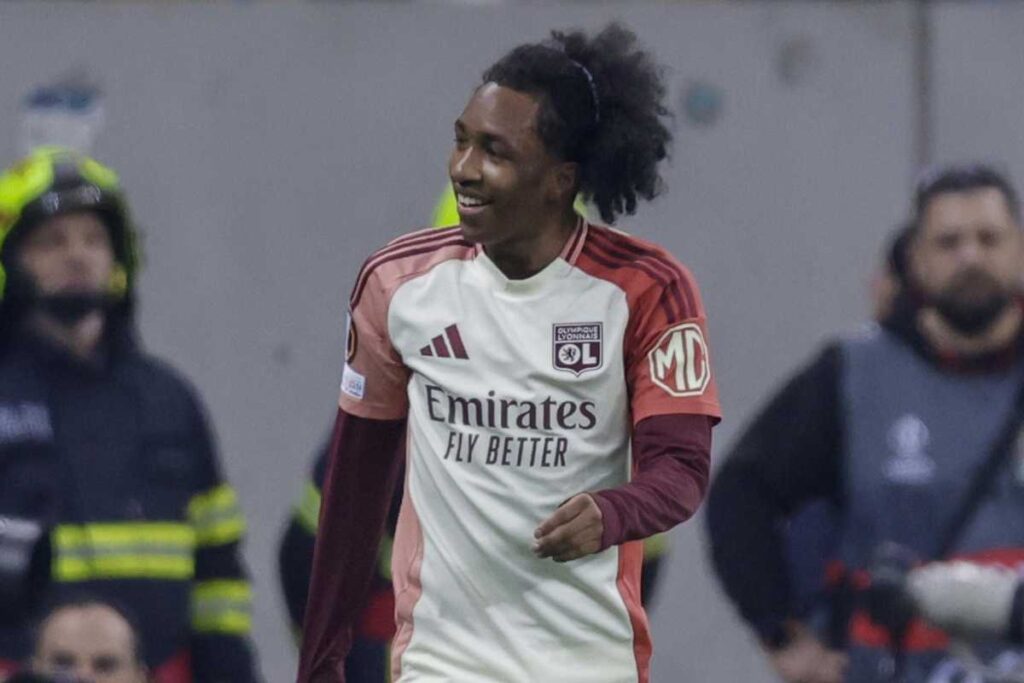 Fofana sorridente in primo piano